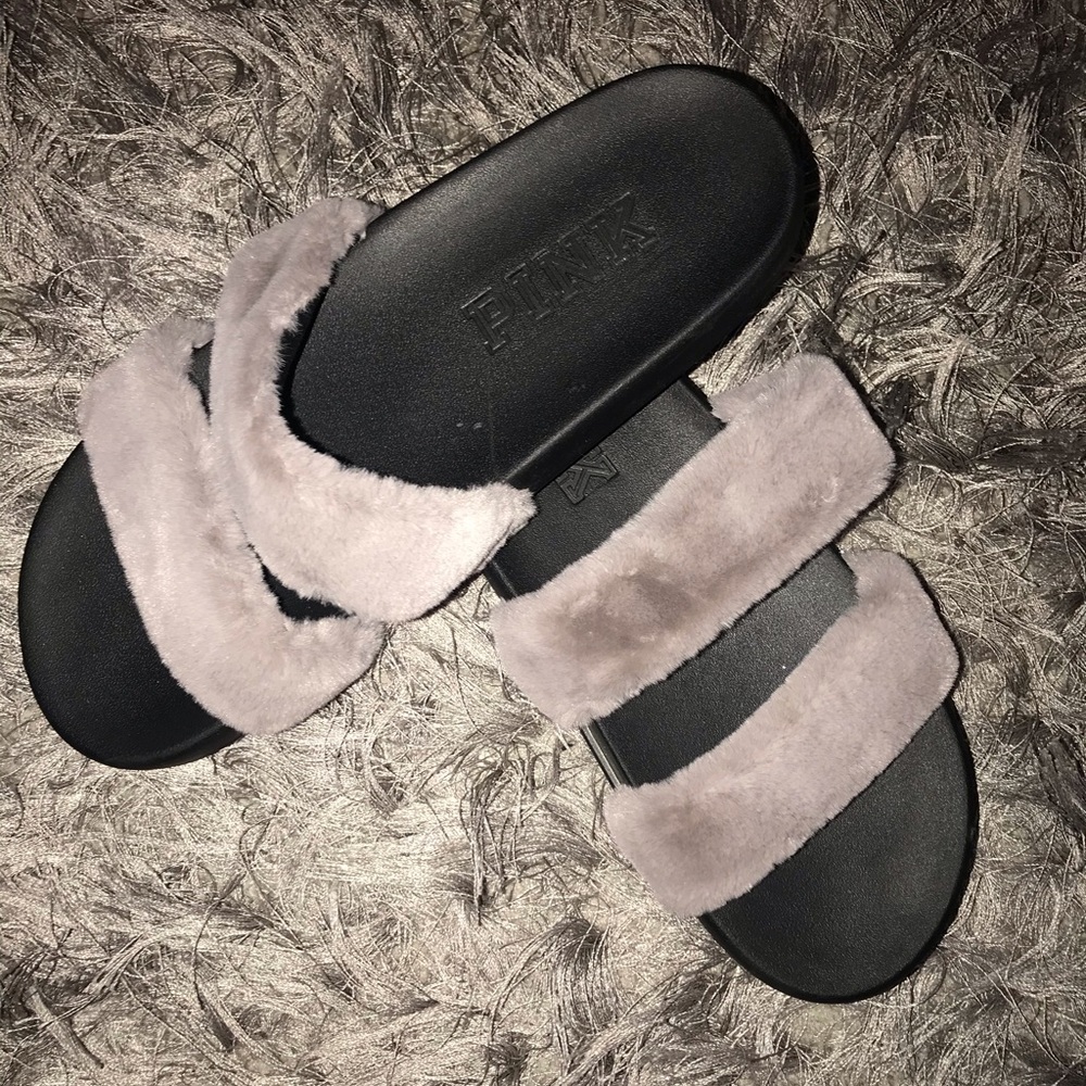 Grey faux fur Pink slides